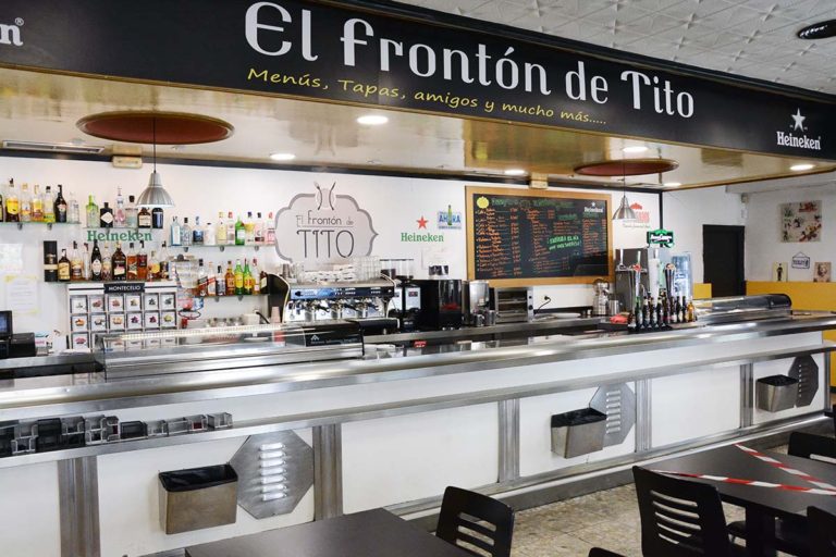 Frontón de Tito - Cafetería